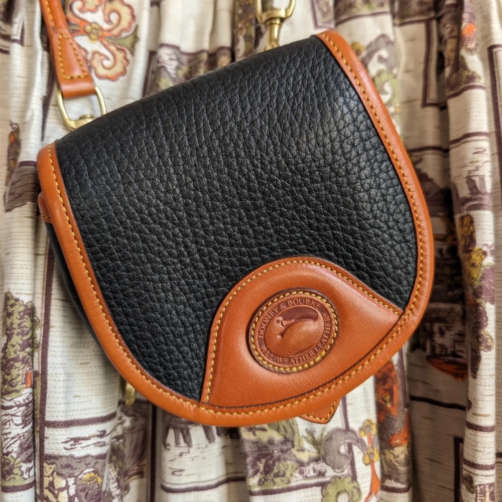 Dooney & Bourke belt bag